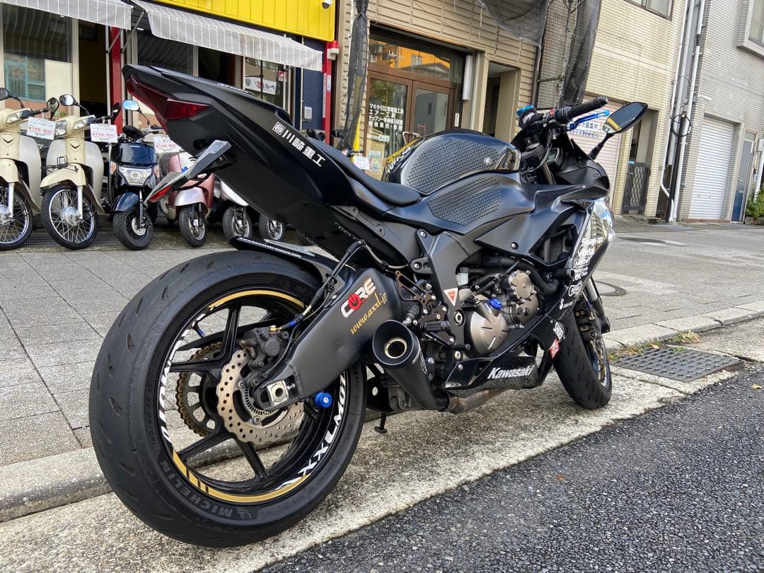 M4 マフラー 取り付け金具付き zx-6r 中古美品 低距離使用 - メルカリ