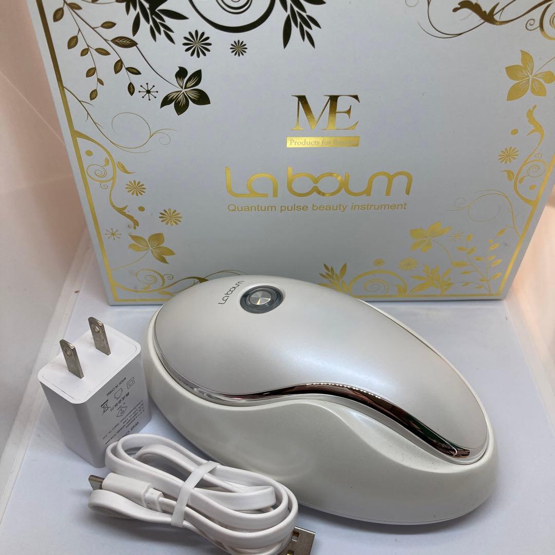 SALE】人気のIKKOさんプロデュース LaBoum 美顔器 ホワイト - メルカリ