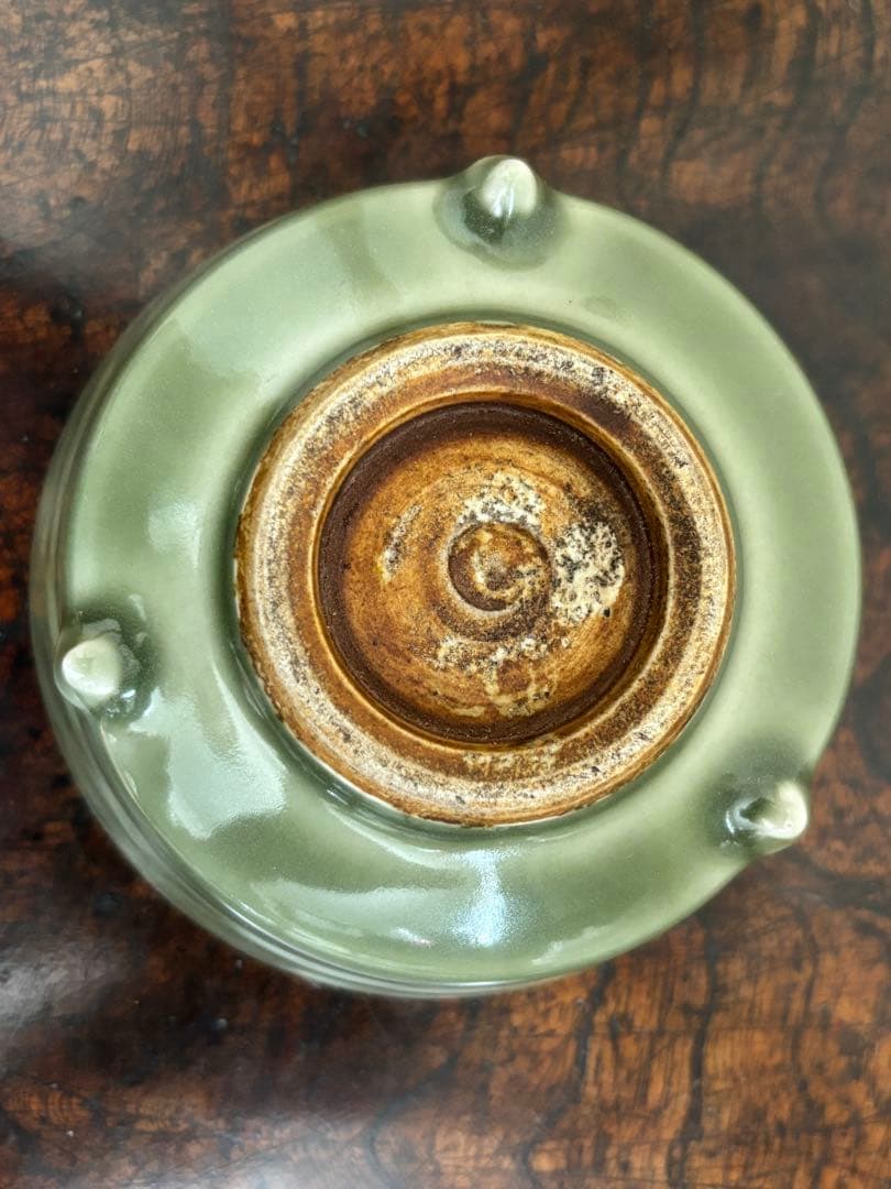 美品】唐物 龍泉窯 青磁三脚香炉 外口径12cm 中国古玩 唐物 - メルカリ