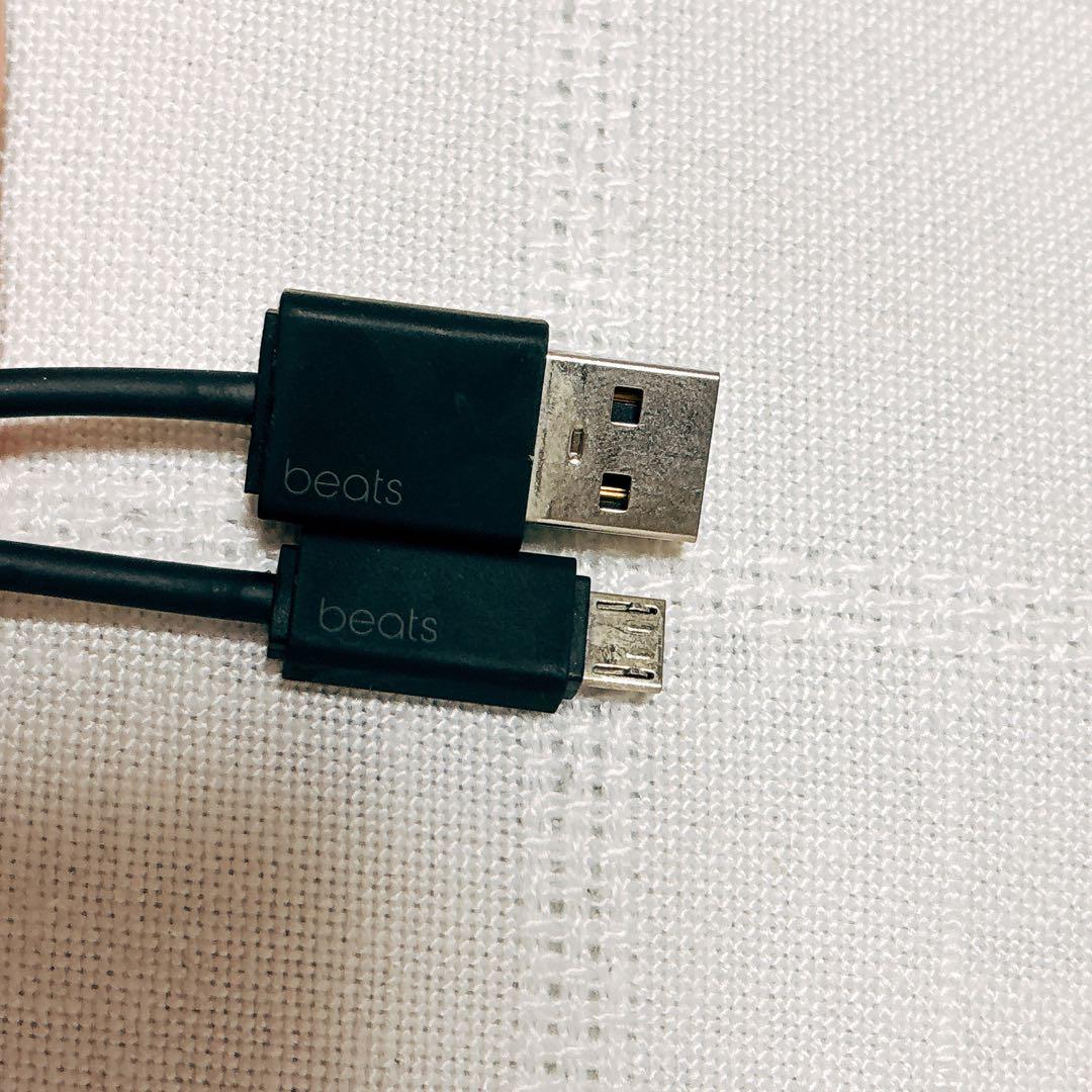 beats ヘッドホンケース 充電ケーブル付き - メルカリ