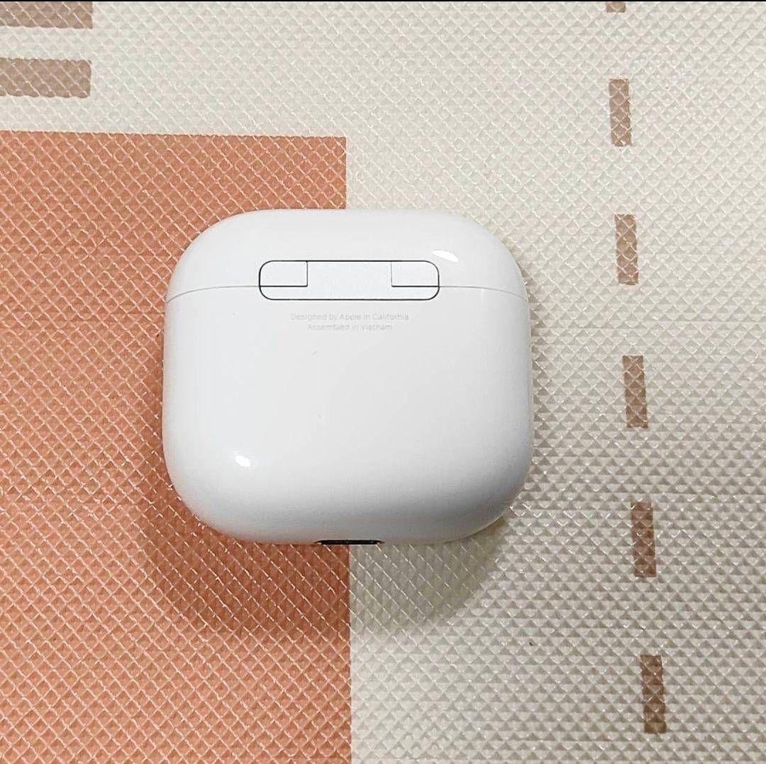 Apple AirPods 第4世代 充電ケースのみ ノイキャン無し - メルカリ