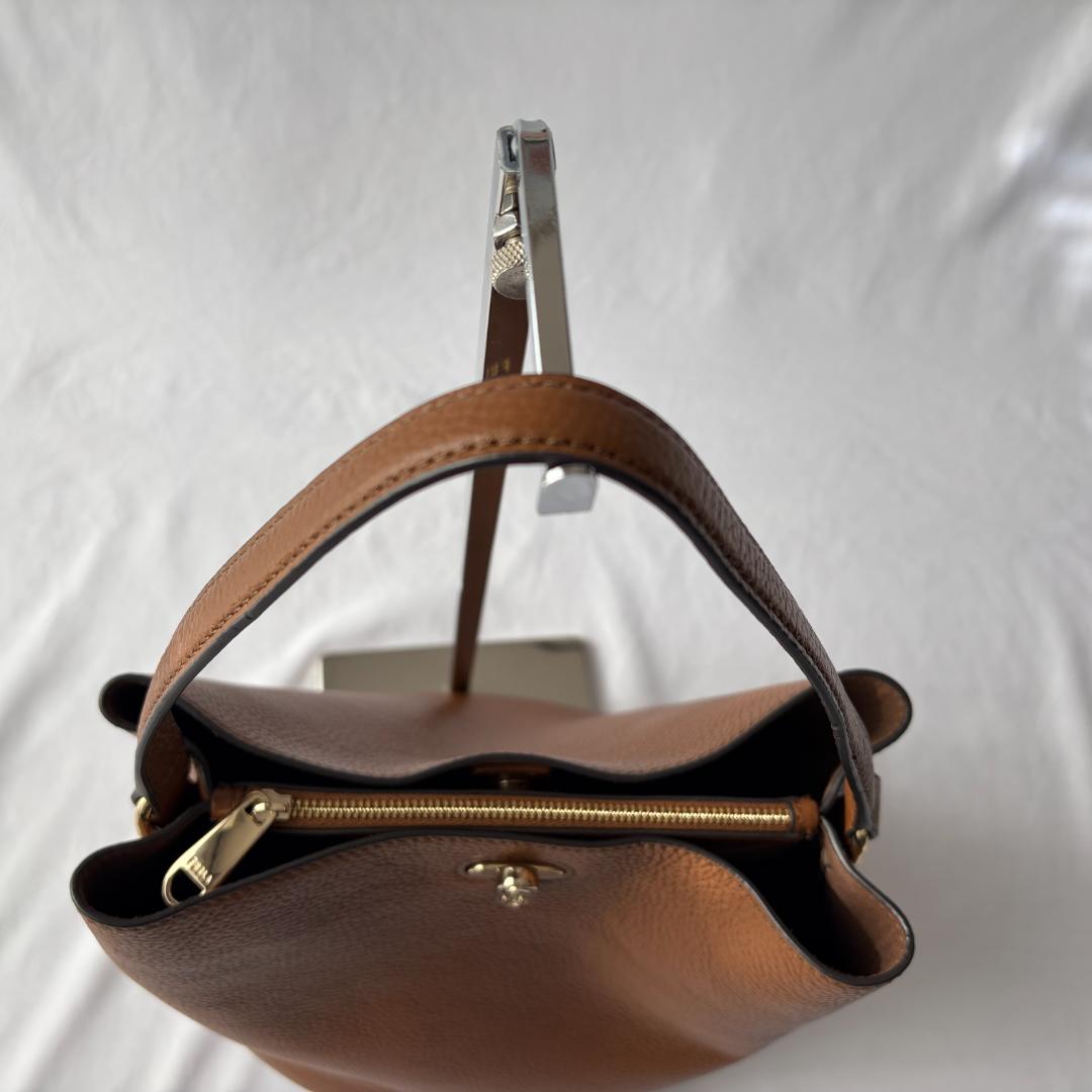 極美品 フルラ ダナエ 2way レザー ショルダーバッグ 上品コーデ