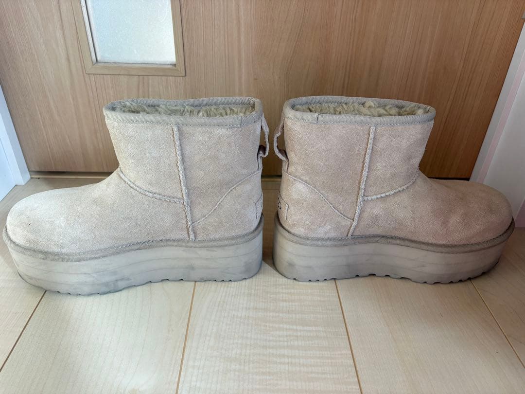 UGG ベージュ クラシックミニプラットフォーム　23.0cm 【最終値下げ】