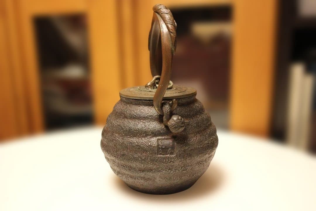 古鉄瓶 小振り亀文堂芋頭鉄瓶 希少品 水漏れなし・状態良好