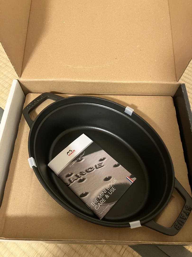 コメントの方専用です！ 新品保管品　ストウブ　27cm オーバル　ブラック STAUB(ストウブ) ピコ・ココット オーバル 27cm (ブラック) [CONCENT