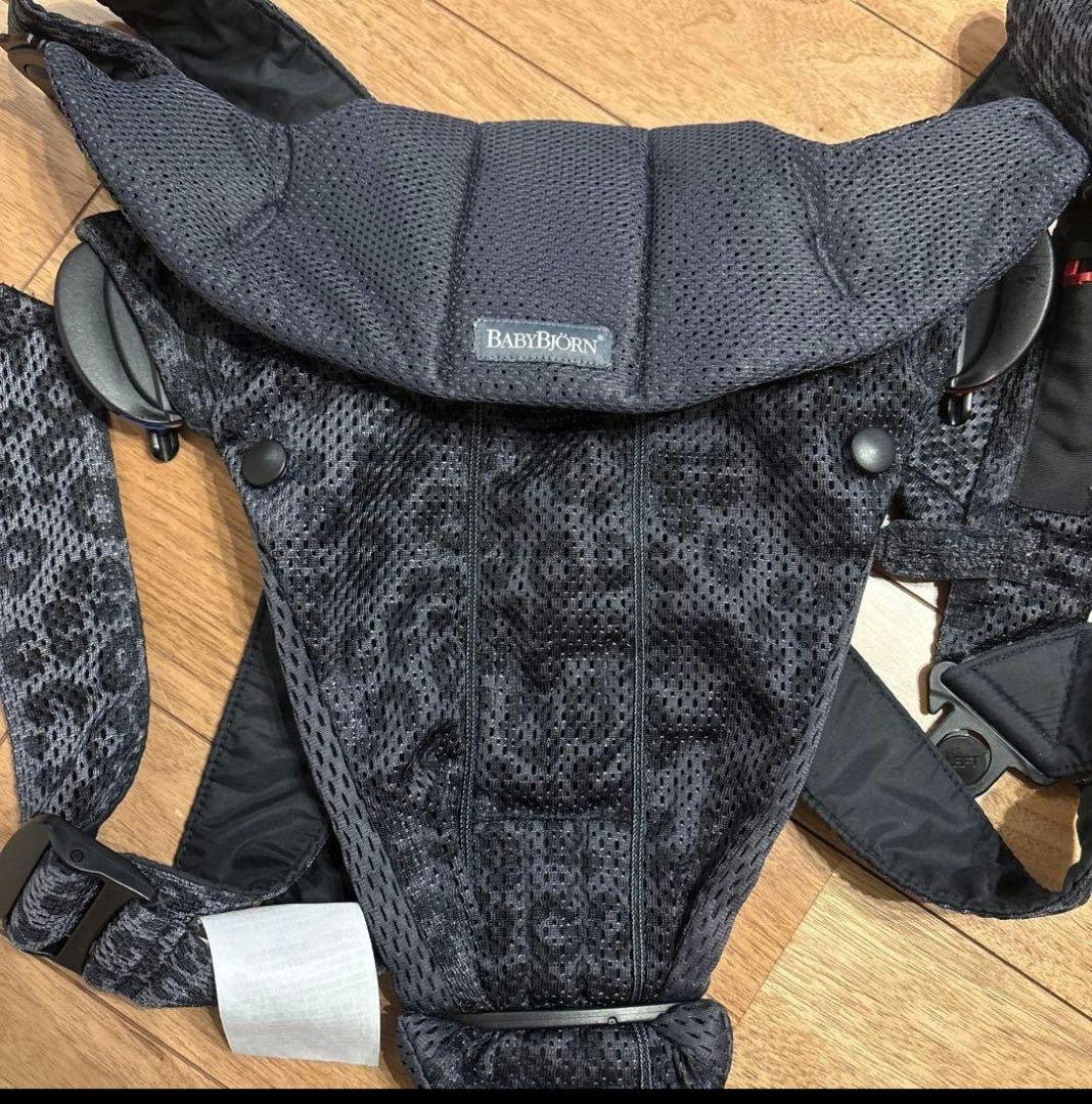 美品BABYBJÖRN ベビーキャリアMINI 抱っこ紐 ブラック レオパード
