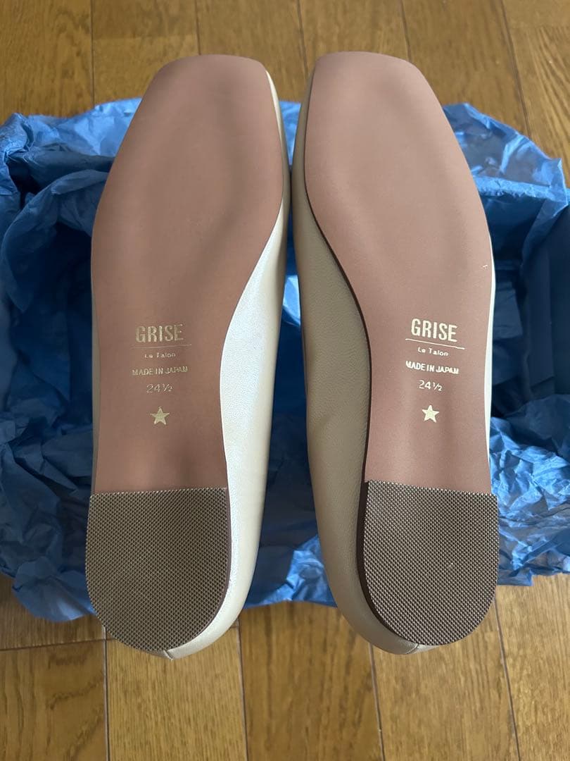 【新品未使用】GRISEレザースクエアプリーツフラット　ベージュ　24.5cm