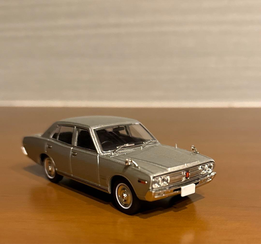 トミカリミテッドヴィンテージネオ TLV 1/43 日産 グロリア 2000