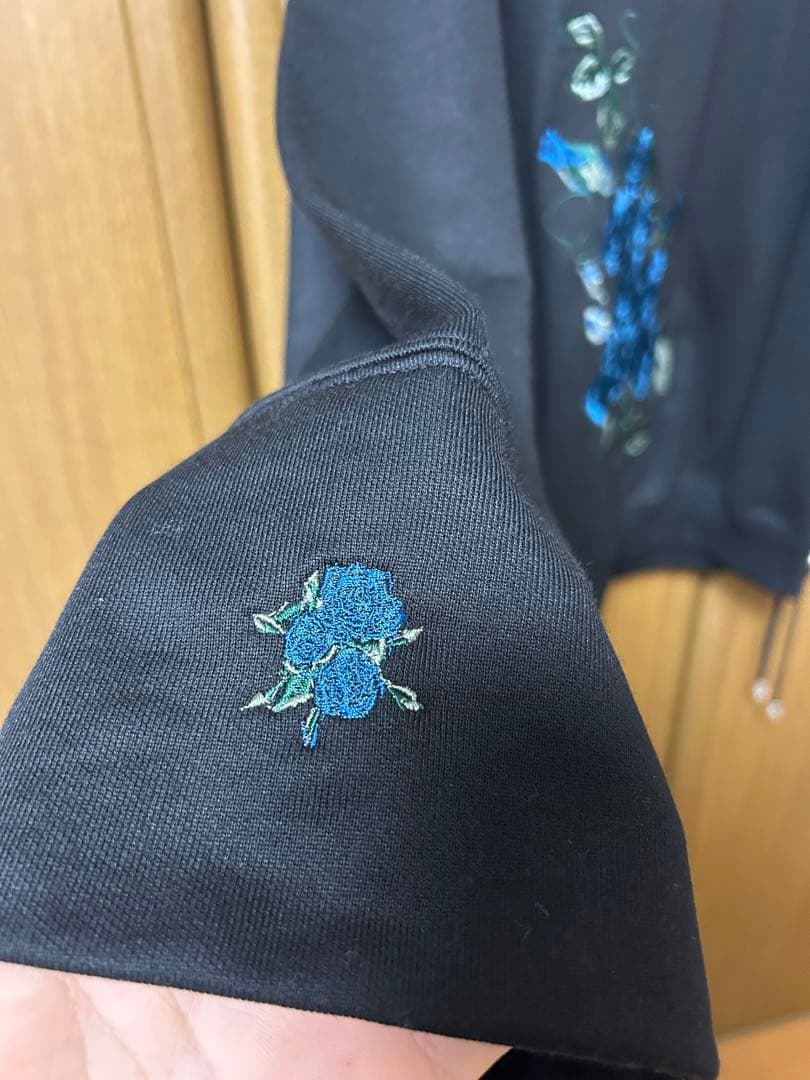 HARE×ado 青薔薇刺繍スウェット Sサイズ - メルカリ