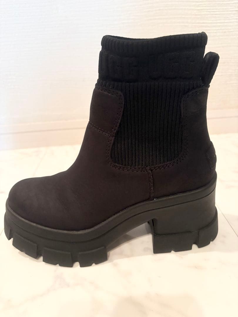 値下げ】UGG 美品 24cm 公式完売 ブルックリンチェルシー - メルカリ