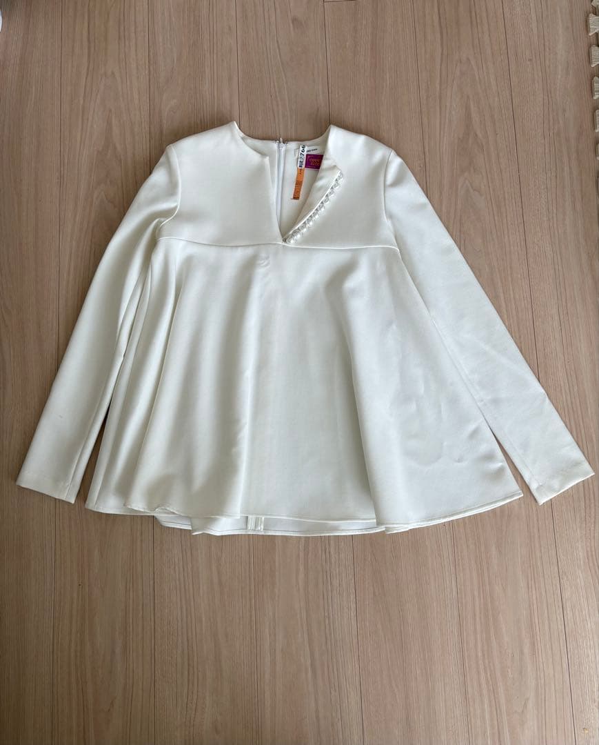 ヨーコチャン　パール　ブラウス　トップス　ホワイト　36 タグ付き YOKOCHAN ヨーコチャン ティアードスリーブパールブラウス 36