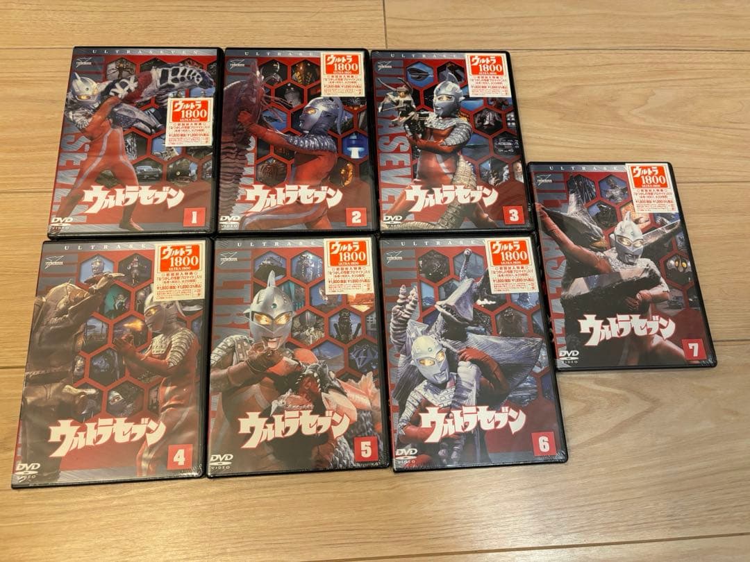 新品廃盤】 ウルトラセブン DVD 7巻セット - メルカリ
