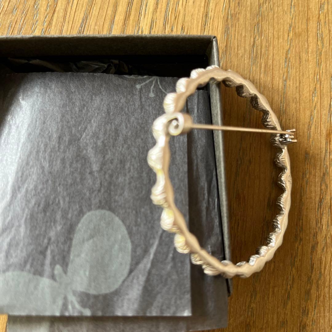 ミナペルホネン タンバリンブローチ シルバー - メルカリ