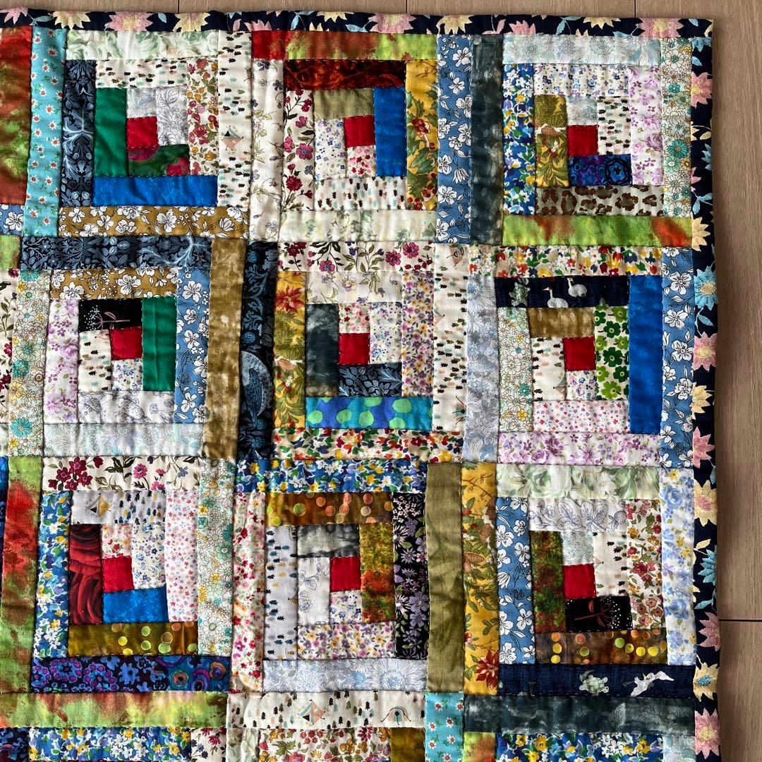 ハンドメイド キルトパッチワーク ログキャビンのタペストリー - メルカリ