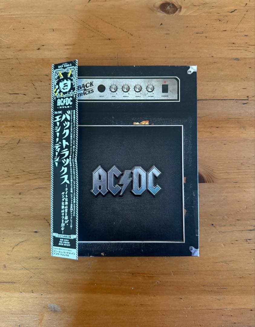 AC/DC バックトラックス-ライト兄弟は空を飛び,ヤング兄弟はリフを刻む