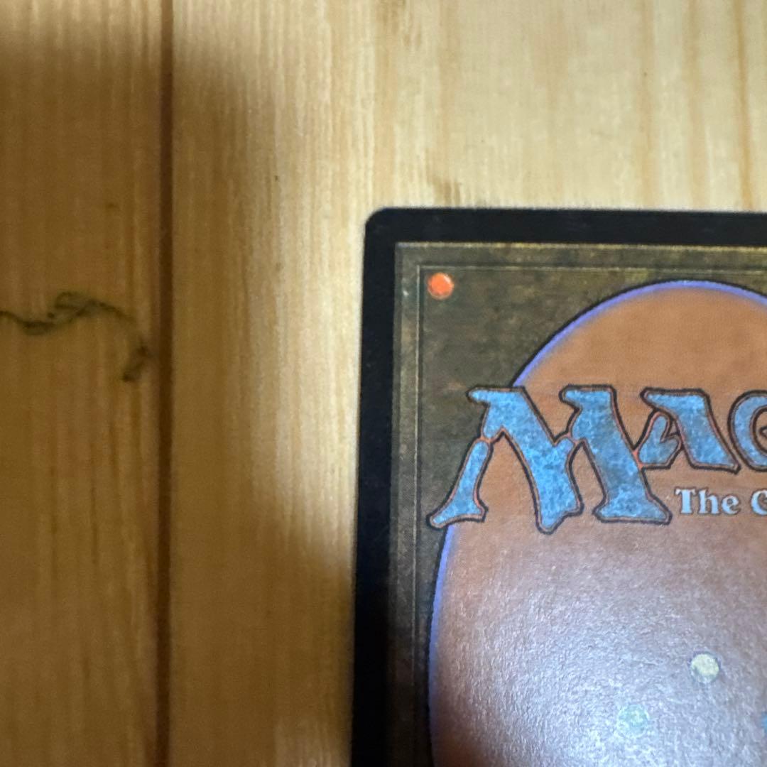 厳かなモノリス日本語