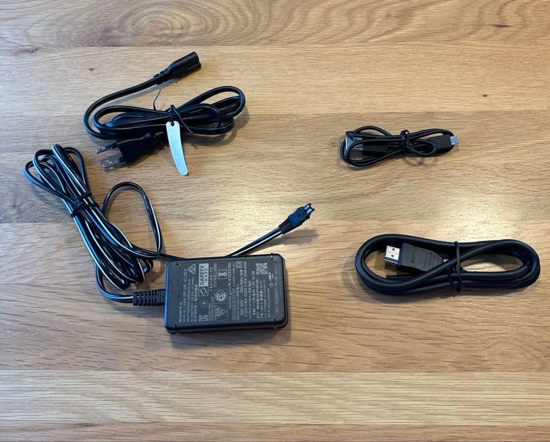 SONY 4K Handycam FDR-AX45 ケース／小型グリップ三脚付きの通販はau