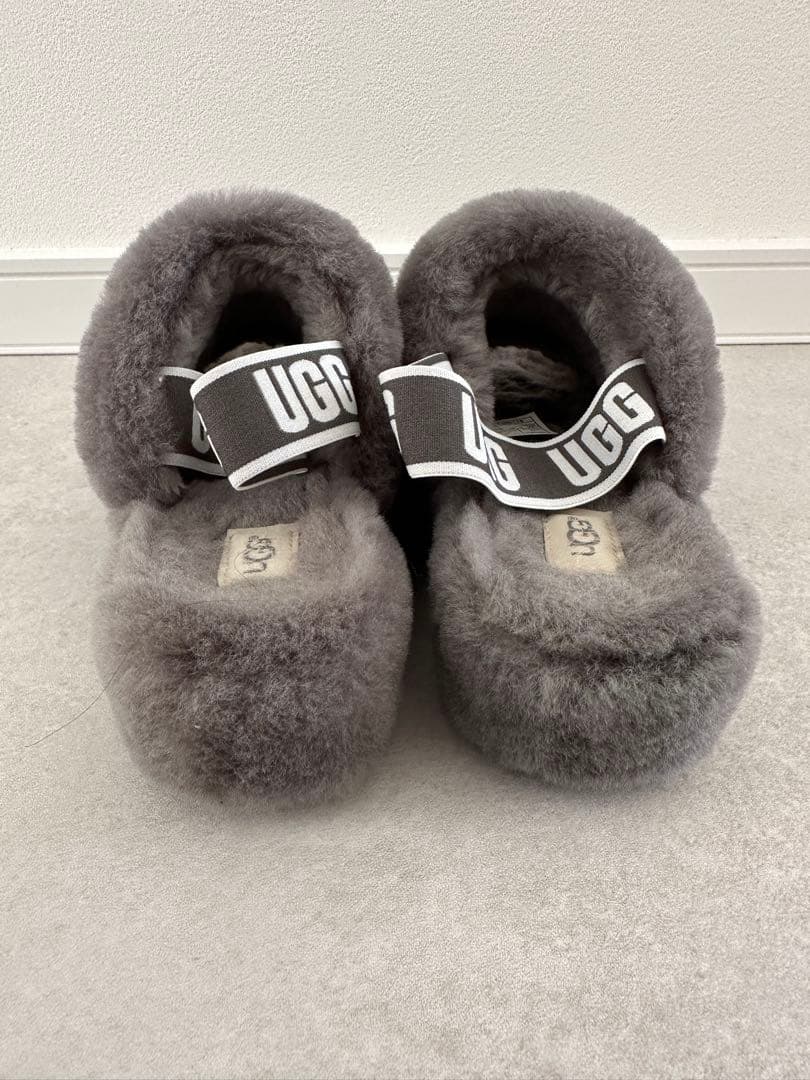 UGG グレー ファーサンダル 美品 ファーサンダル 美品 UGG グレー