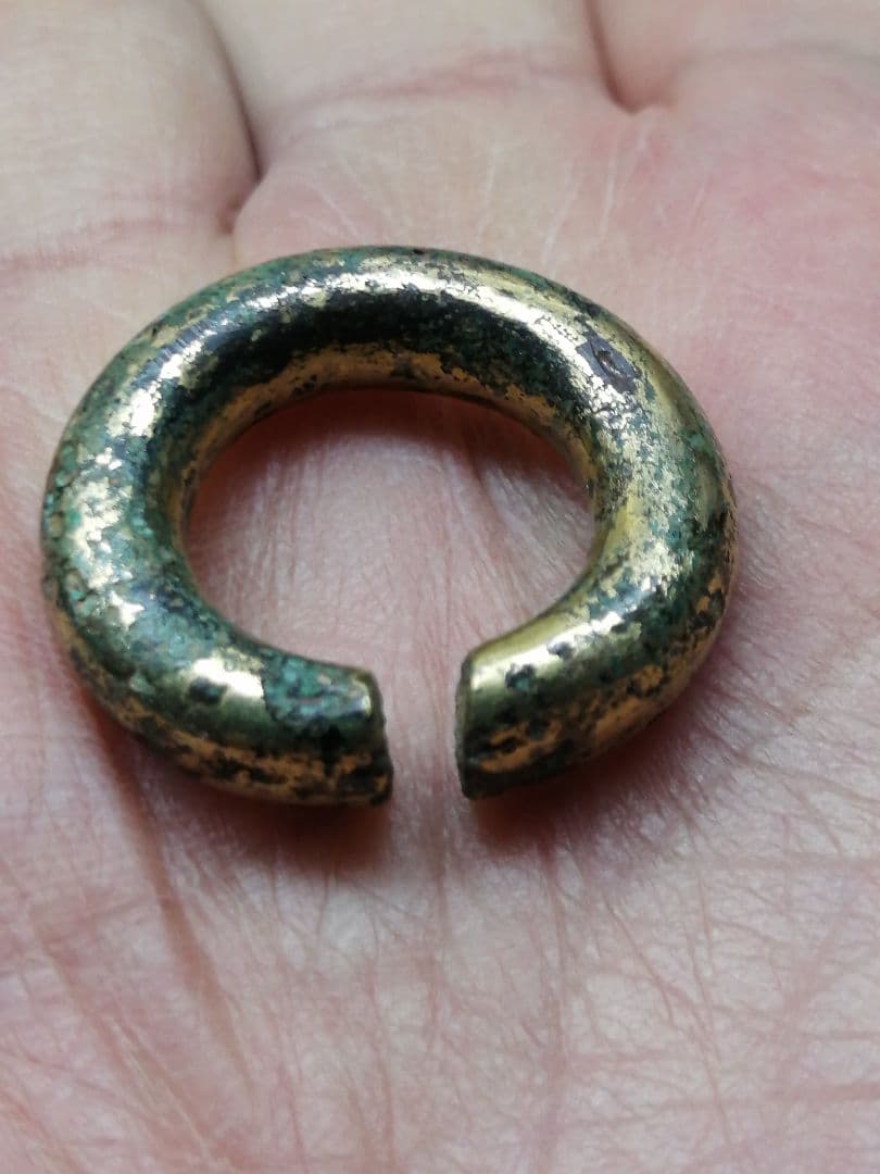 ★古墳期『金環』出土品。11.0g 　古代金 　 表面の鍍金がかなり残っています