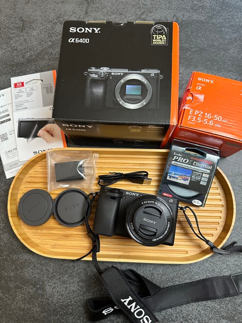 SONY α6400 ミラーレスカメラ 16-50mmレンズ、単焦点レンズセット ミラーレス一眼カメラ「α6400」ダブルズームレンズキット（シルバー