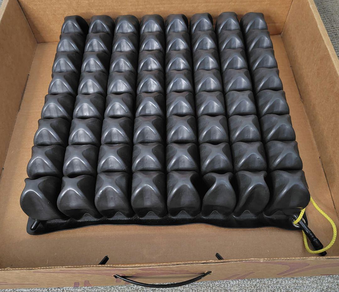 ロホクッション　幅 37.5 × 奥行 37.5 × 高さ 8.5cm