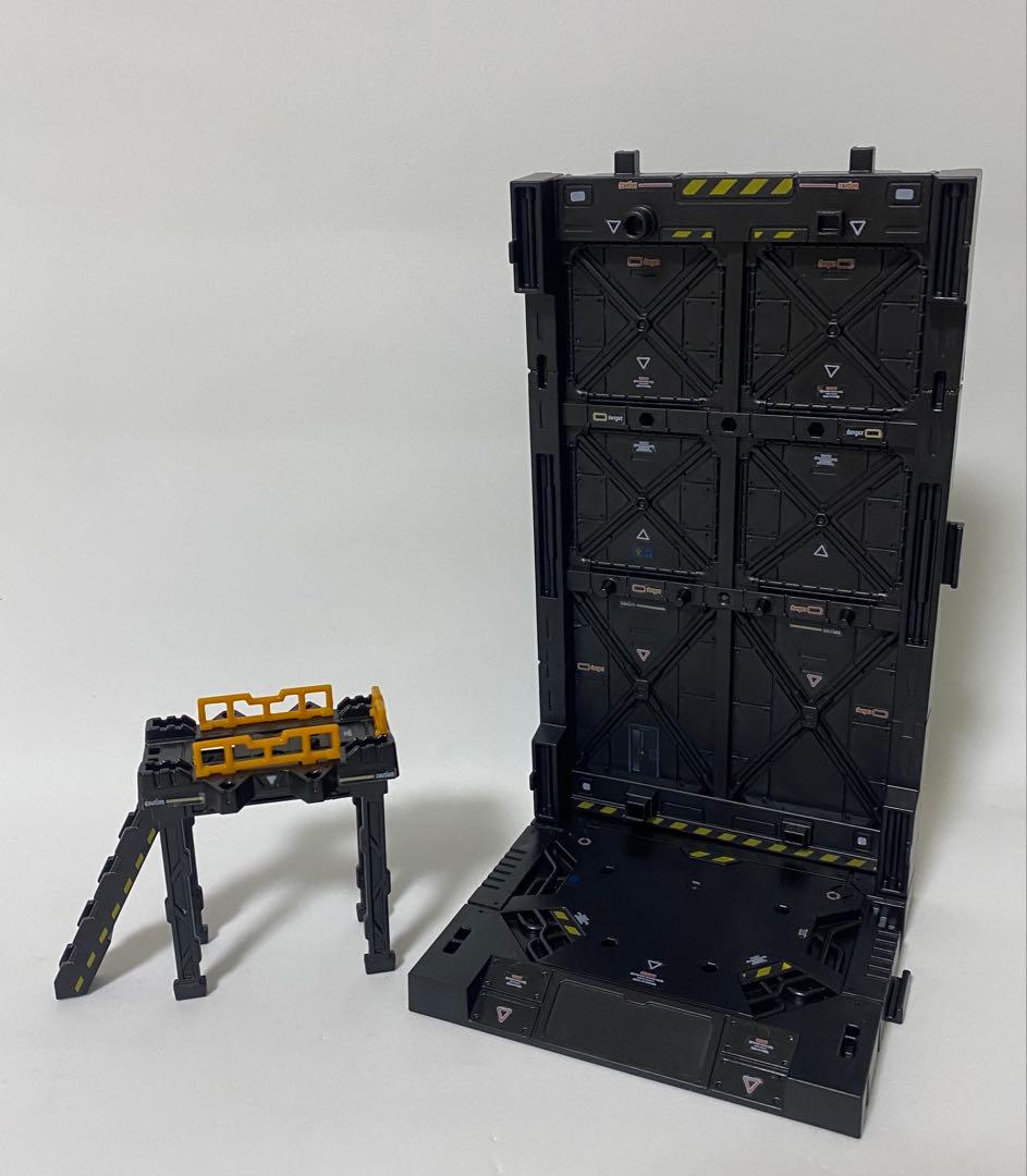 白いガンダム【組立済】ガンプラ！HG！ジオラマベース！階段ベース