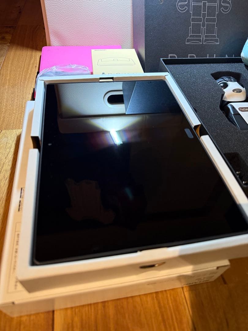 最新型SHARP ロボホン SR-06M 系（LTEモデル） タブレット付き - メルカリ