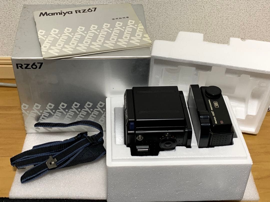 フィルムカメラ Mamiya RZ67 Used Mamiya RZ67 Pro w/ 120 Back and WL Finder - Good