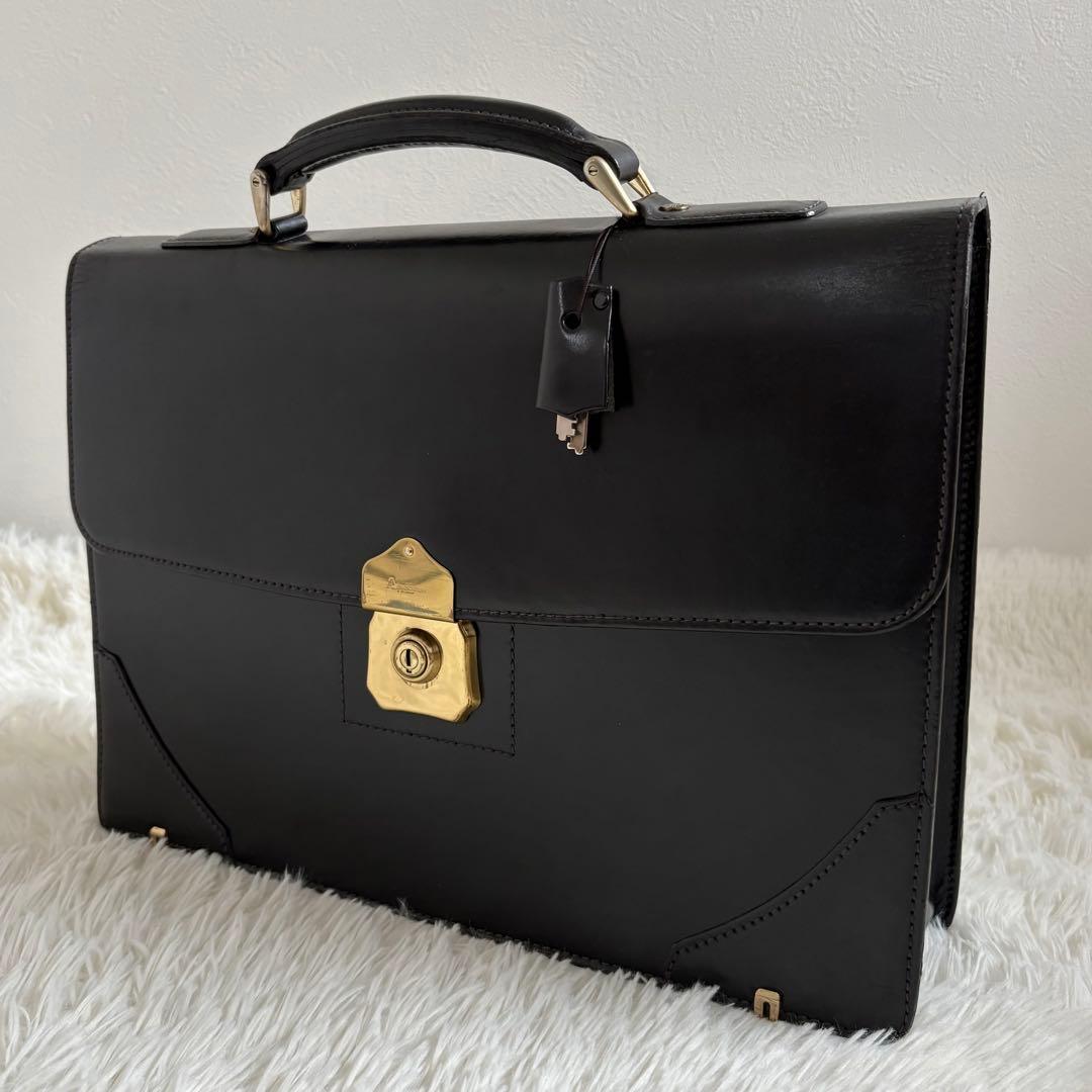 アクアスキュータム ブリーフケース ダレスバッグ 黒 レザー 鍵付き