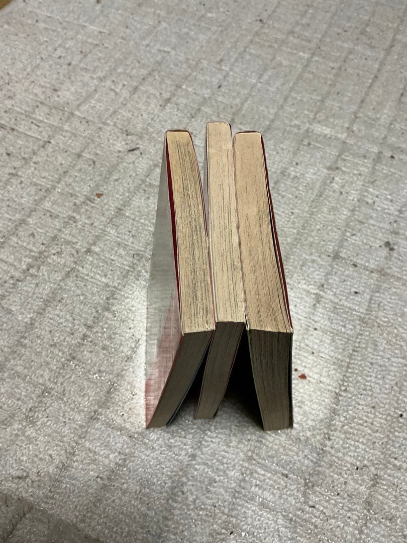 まぼろしパンティ／第一巻、第二巻、第三巻。ジャンプコミックス。