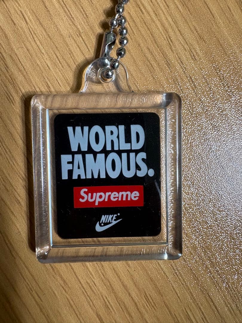 ラブブとシュプリームのカラビナの通販｜www.k4fashion.com