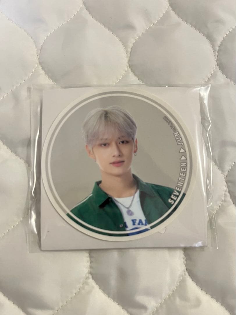 SEVENTEEN ジュン 缶バッジ シール - メルカリ