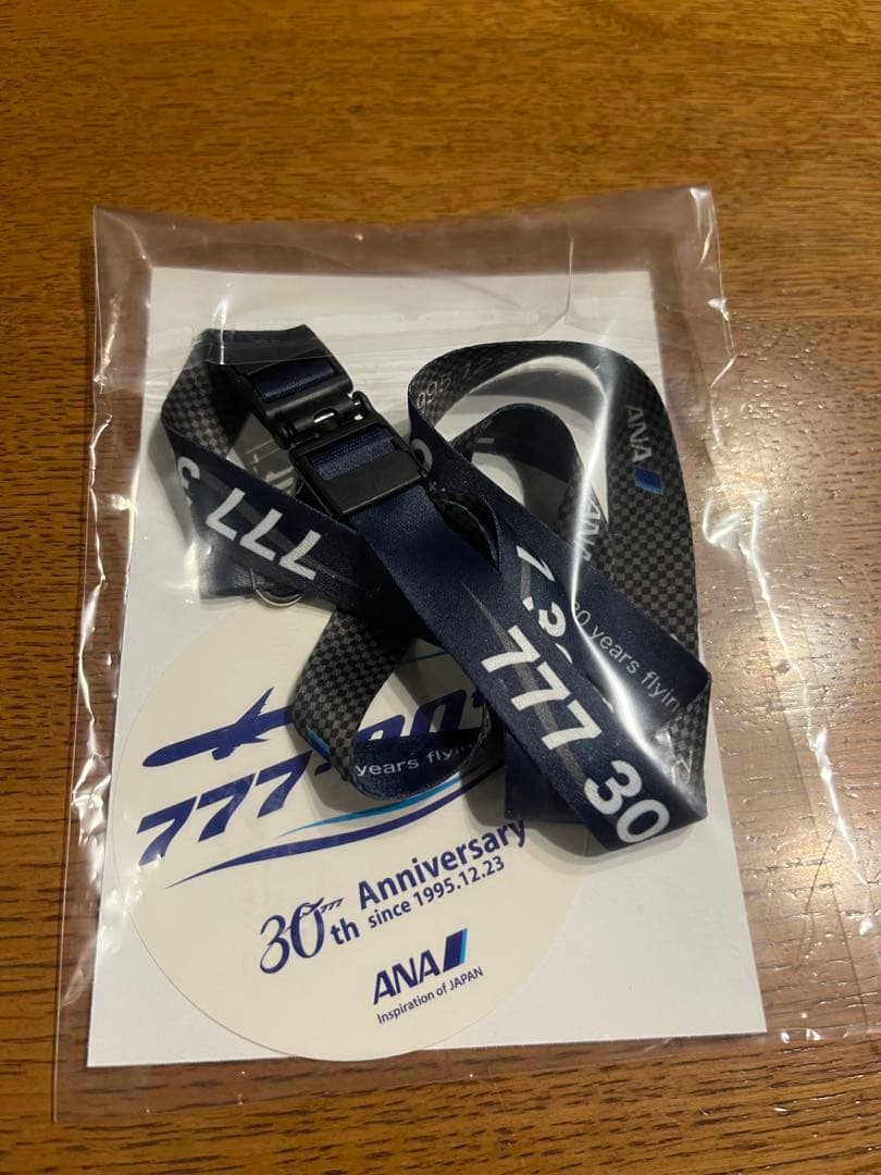 ANA ボーイング777 就航30周年記念ストラップ、ステッカーと搭乗証明書