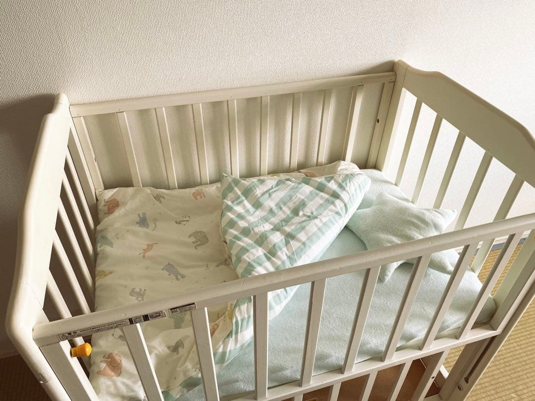 カトージのベビーベッド、布団、ベッドガード、敷きパッドのお得なセット カトージ ベビー布団セット レギュラーサイズ / KATOJI ガード付き