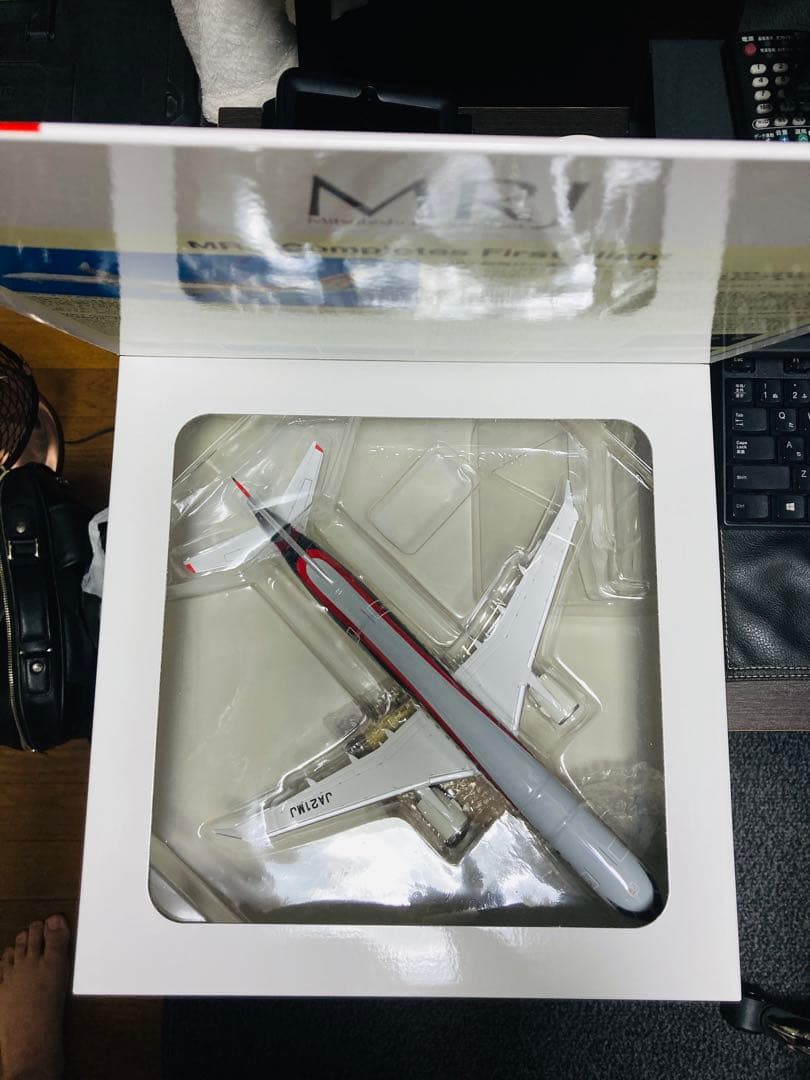 三菱 MRJ 1:100 ソリッド胴体モデル - メルカリ