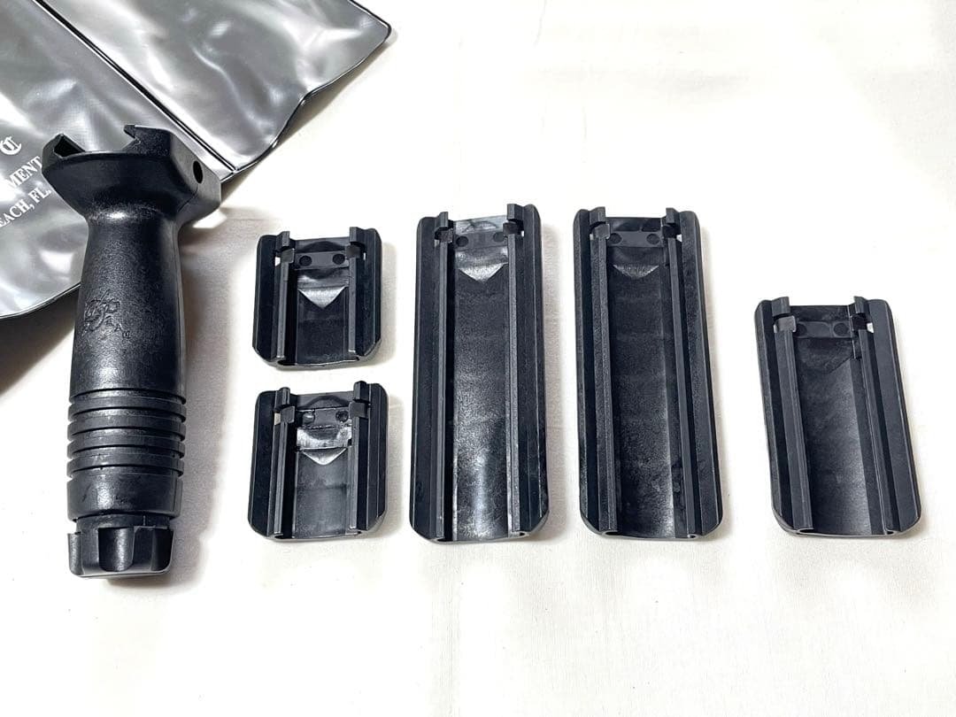 米軍実物KAC Knights Amamentナイツ レールカバーフォアグリップ