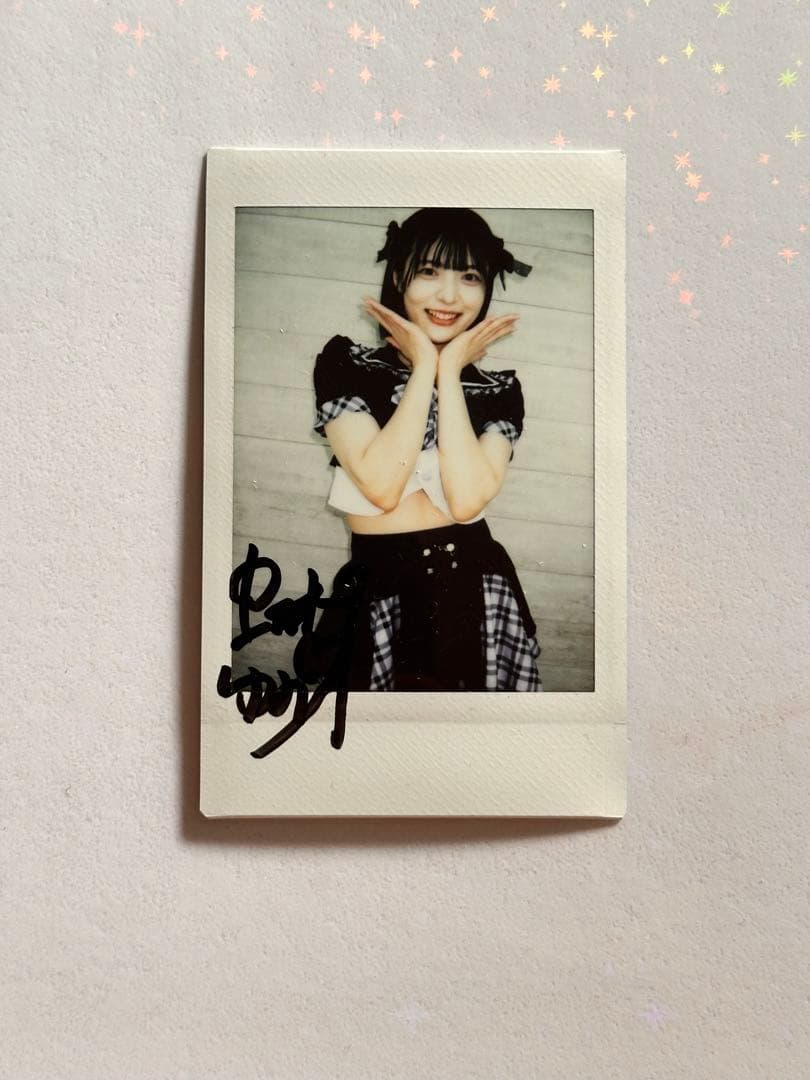 1点限り】虹村ゆみ イベント限定 直筆サイン入りチェキ - メルカリ