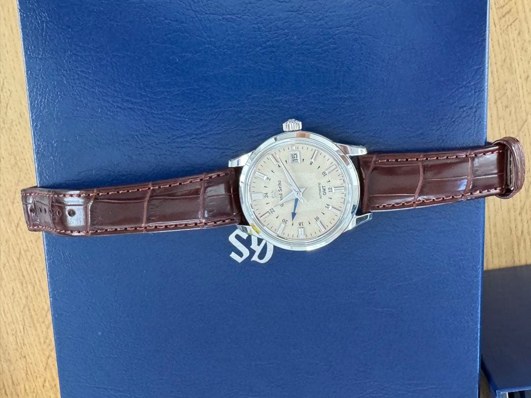 ⭐︎大谷選手ドジャース入団会見着用時計⭐︎SBGM221 5年保証 茶色革