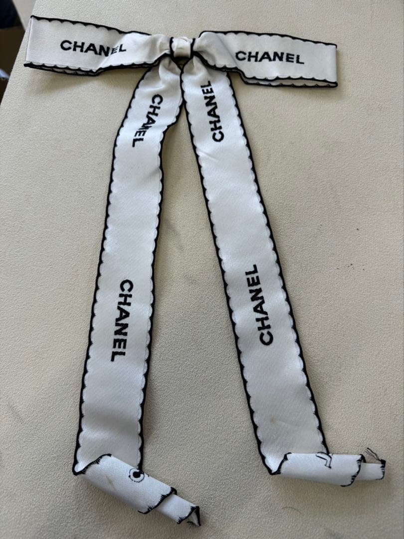 G267 シャネル ブローチ リボン ホワイト CHANEL シャネル リボン ブローチ R2-257632 | ルナール（Renard）