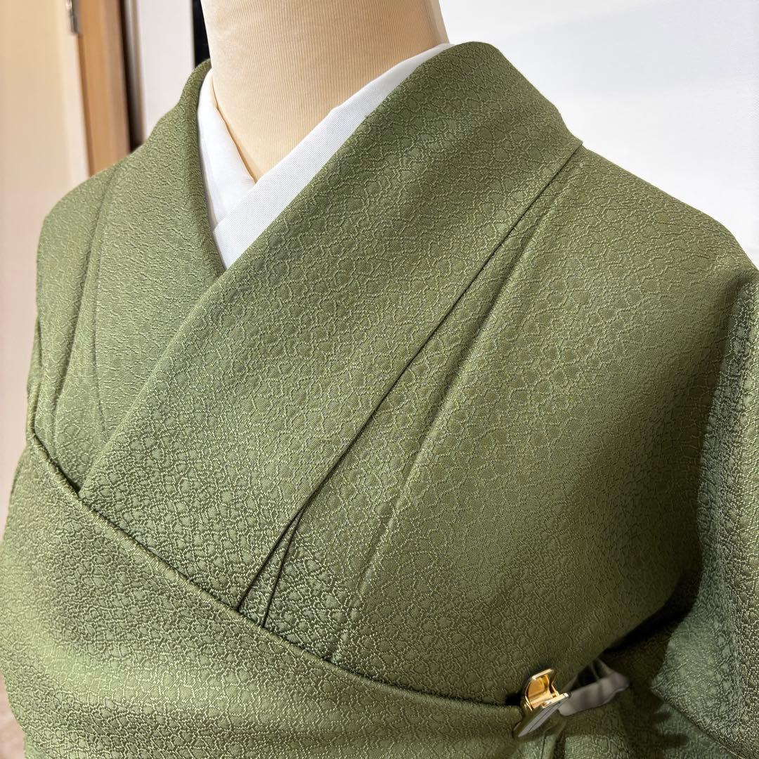 色無地 袷 紋なし モスグリーン 身丈161 裄丈68 身幅広め k1301 - メルカリ