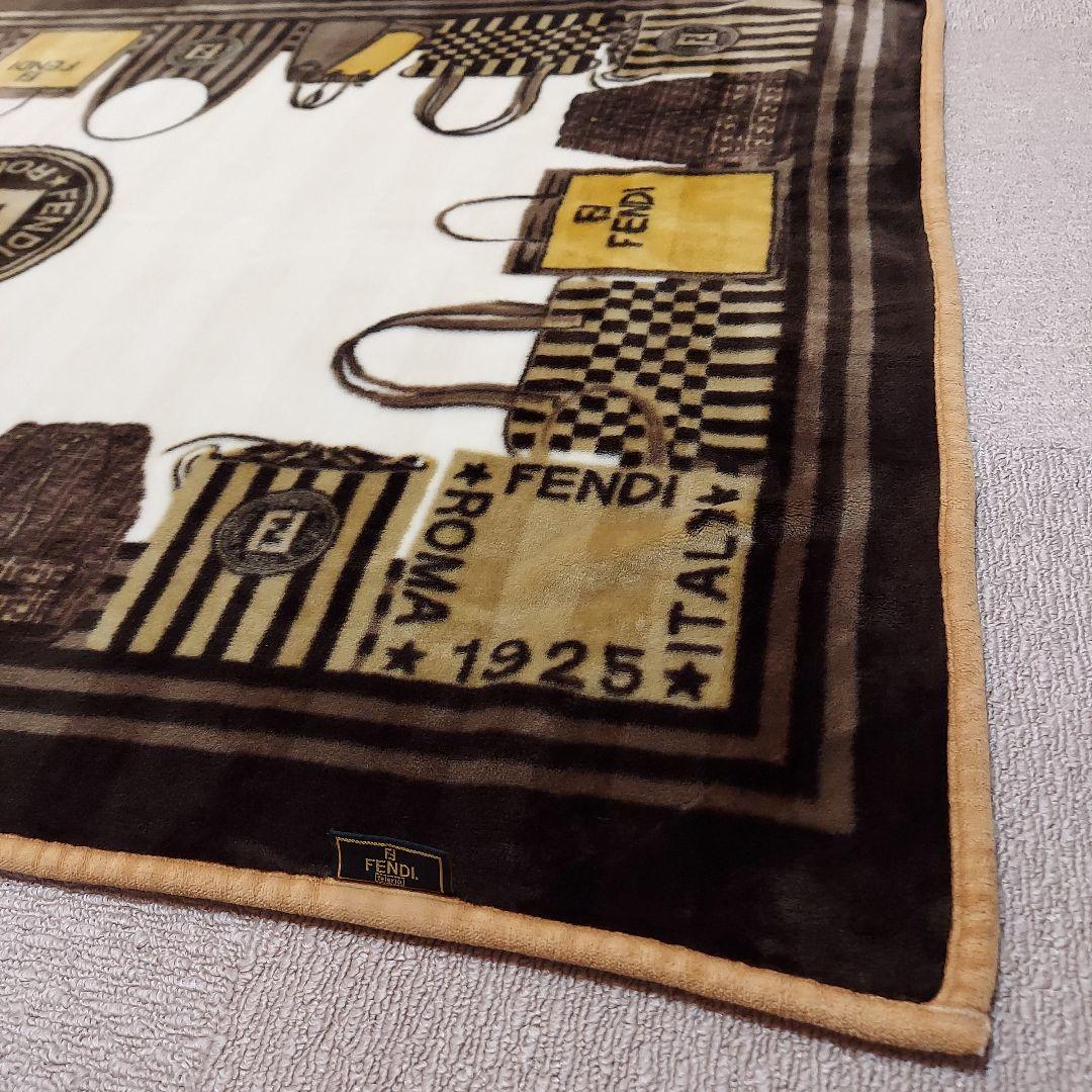 FENDI フェンディ バック 柄 ニューマイヤー ハーフ毛布 - メルカリ