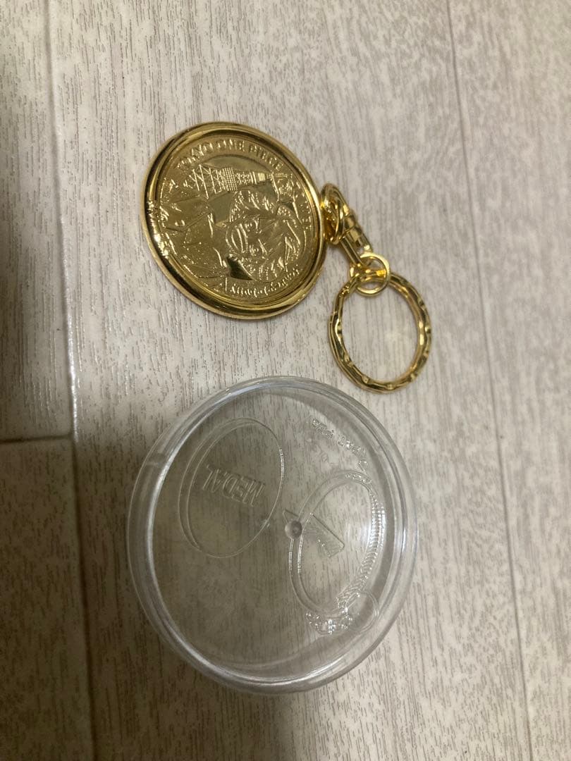 東京ワンピースタワー ルフィ 記念メダルキーホルダー - メルカリ