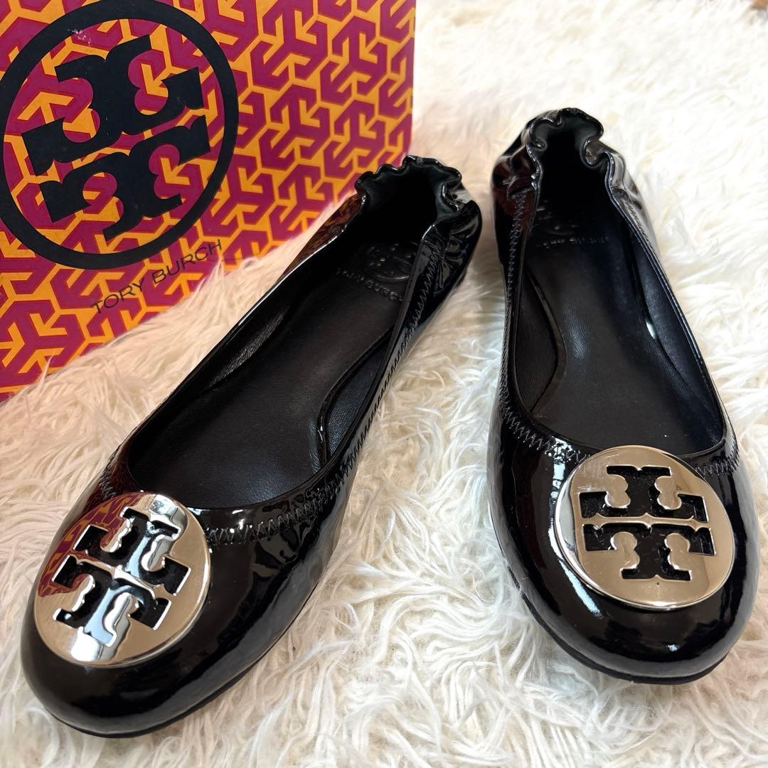 ✨未使用級　トリーバーチ　フラットシューズ　バレエシューズ　ブラック　エナメル TORY BURCH（トリーバーチ） フラットパンプス MINNIE TRAVEL BALLET