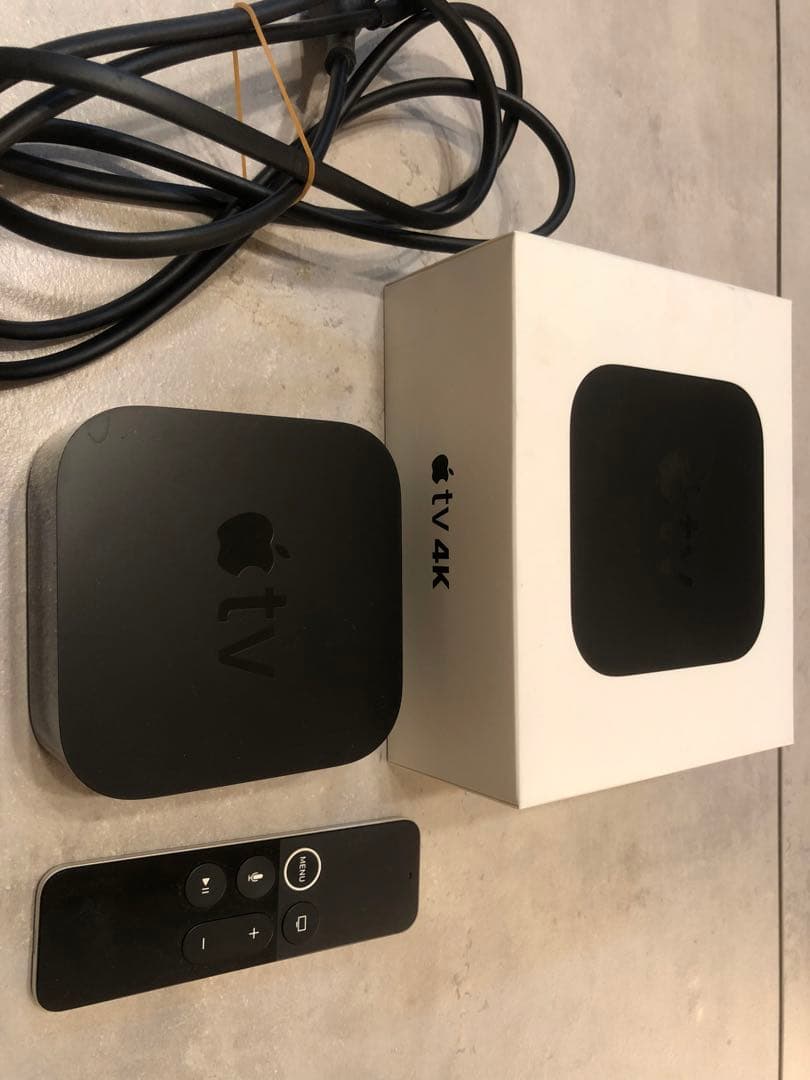 Apple TV 4K 32GB 本体 （A1842/第1世代）+ リモコン - メルカリ