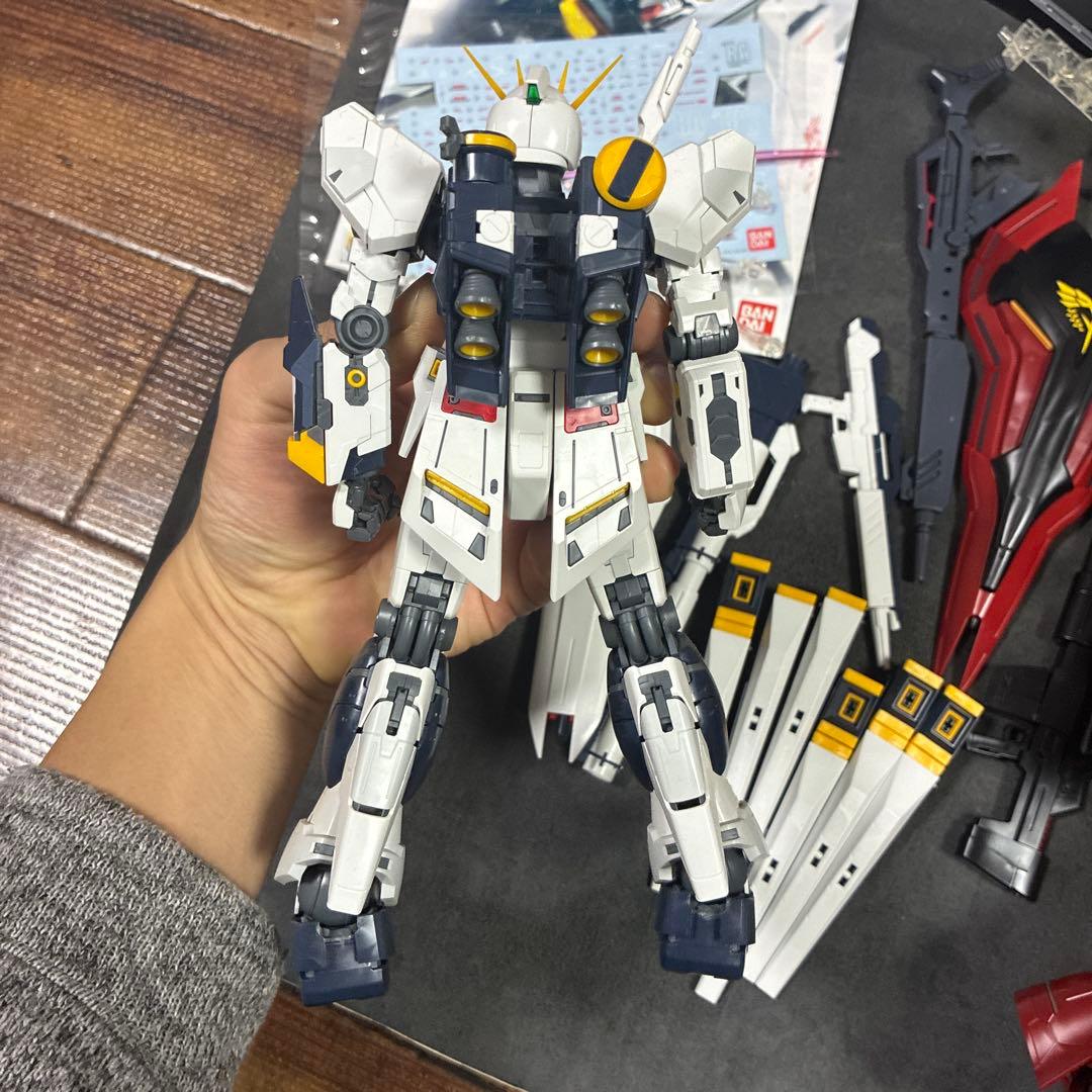 シ*グ様 ガンプラ（説明書付き）ジャンク品 MGνガンダム+サザビー ver