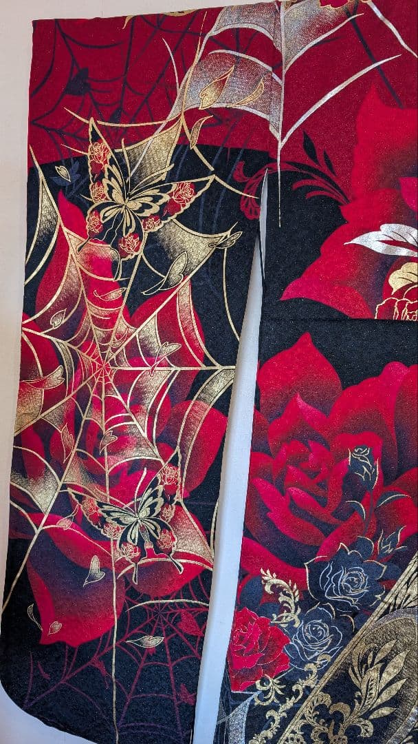超美品•現代柄】赤・黒・金 バラ模様の 振袖＆袋帯のセット♪162cm