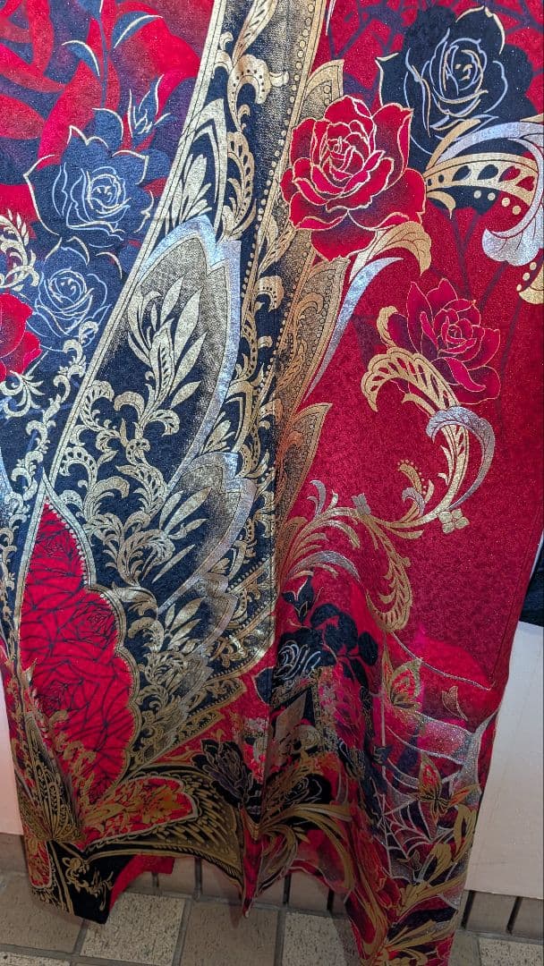 超美品•現代柄】赤・黒・金 バラ模様の 振袖＆袋帯のセット♪162cm