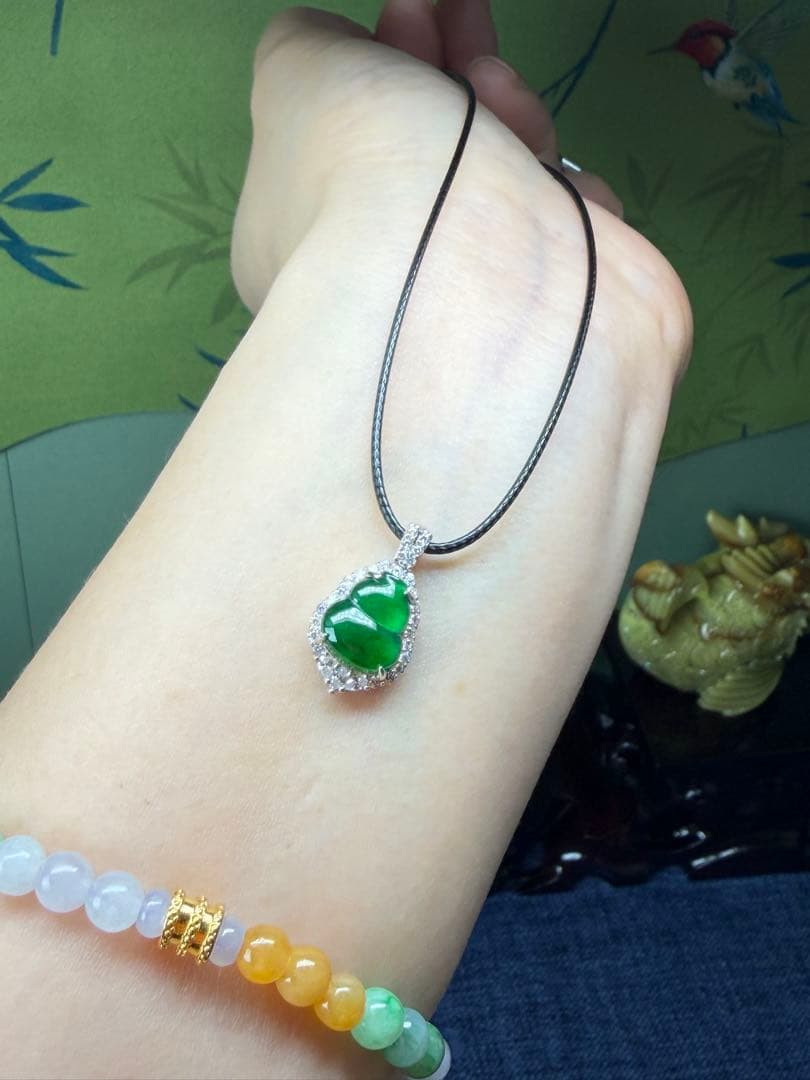 天然A貨翡翠 ロウカン質満緑翡翠【福・禄・寿】福瓢箪ペンダントトップ