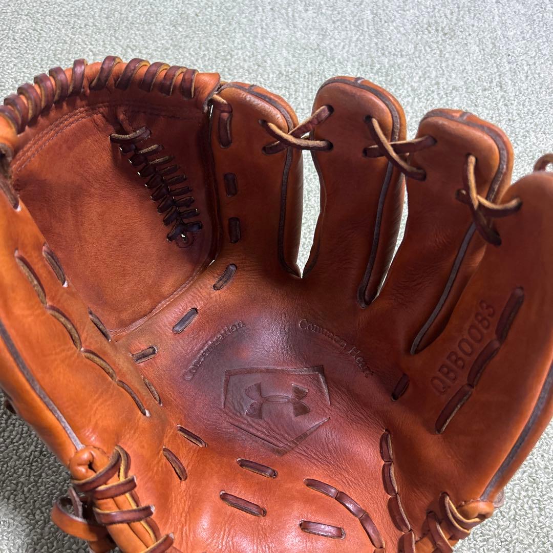 アンダーアーマー 硬式ピッチャー用グラブ 型番QBB0083 - グローブ