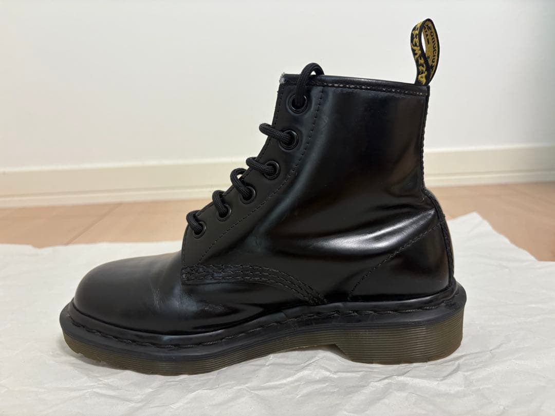 【希少】ドクターマーチン 6ホール 黒ステッチ 22.5cm